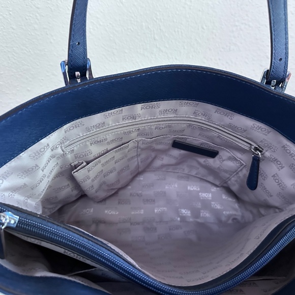 MIchael Kors Navy Blue Large Tote Bag Carryall Travel Tote w/Pockets + handles - Picture 5 of 7